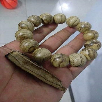 Scentless agarwood beads?