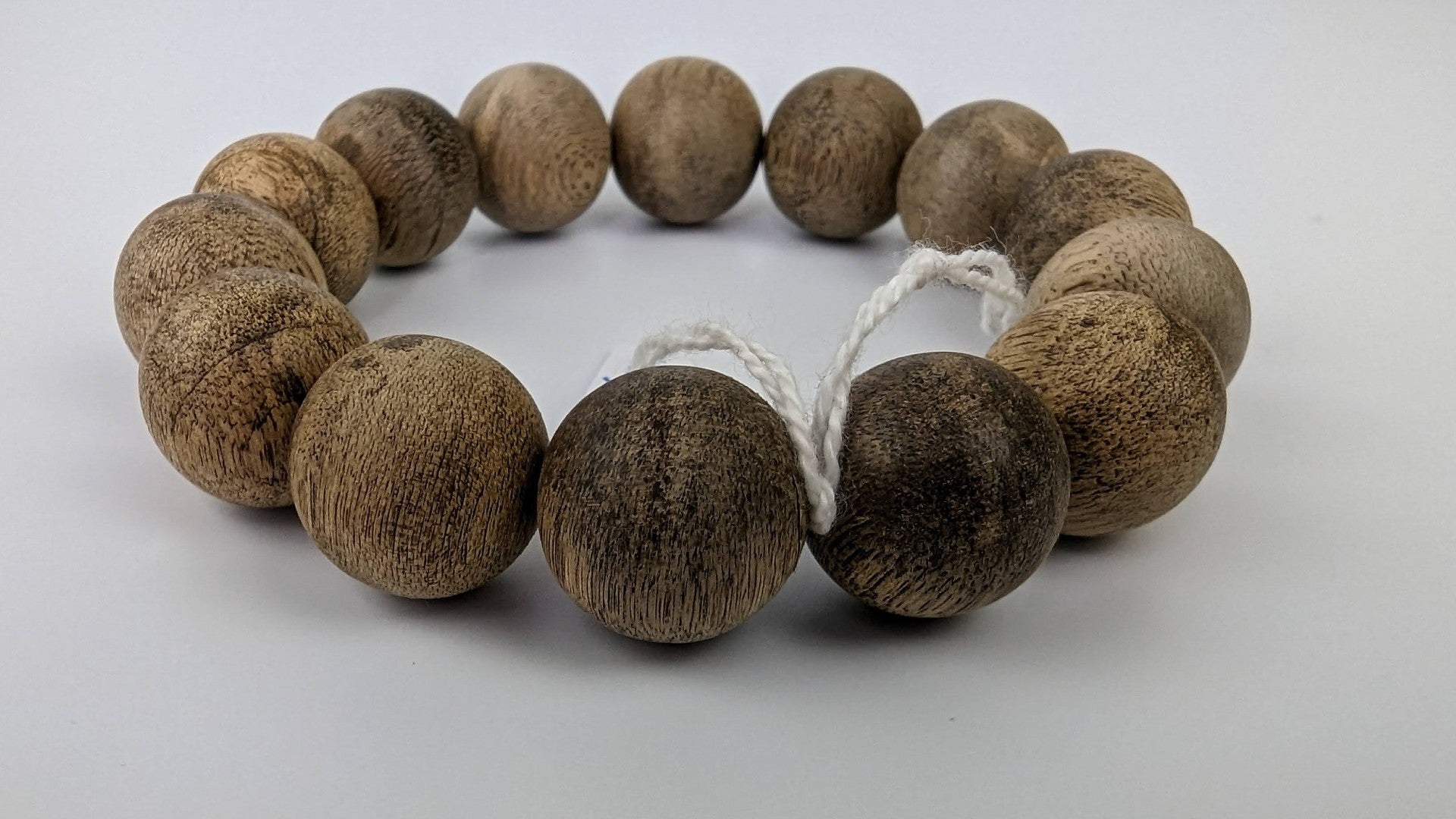 WMB Wild Merauke Agarwood bracelet 21 g light-polished 14 beads 16mm -