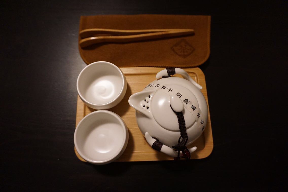 Contemporary Kungfu (Gong fu) teapot set available white or black -